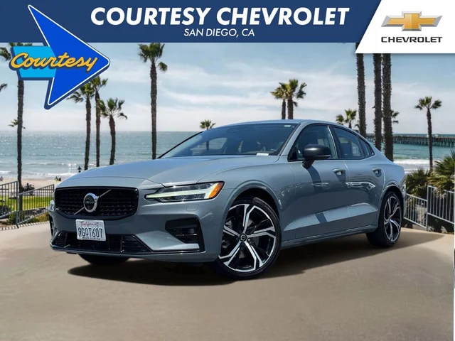 2024 Volvo S60 Plus Dark Theme