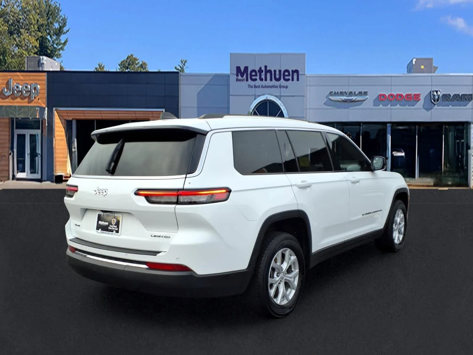 Used 2023 Bright White Clearcoat Jeep Limited image 3