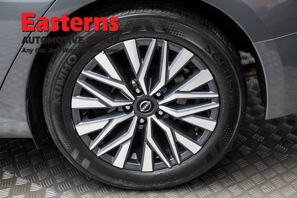 Used 2024 Gray Nissan 2.5 SV image 8