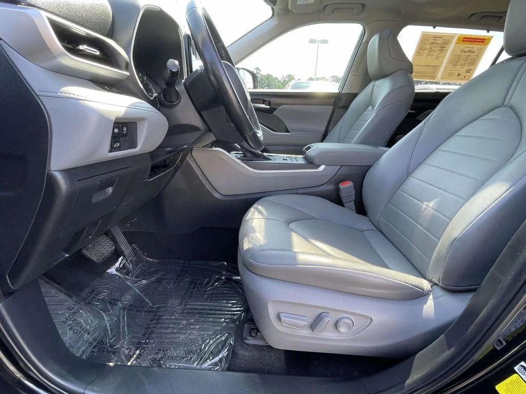 Used 2024 Black Toyota XLE image 22