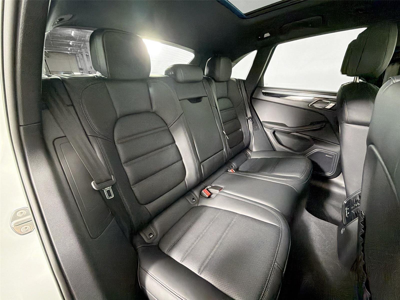 2025 Porsche Macan S - Photo 27