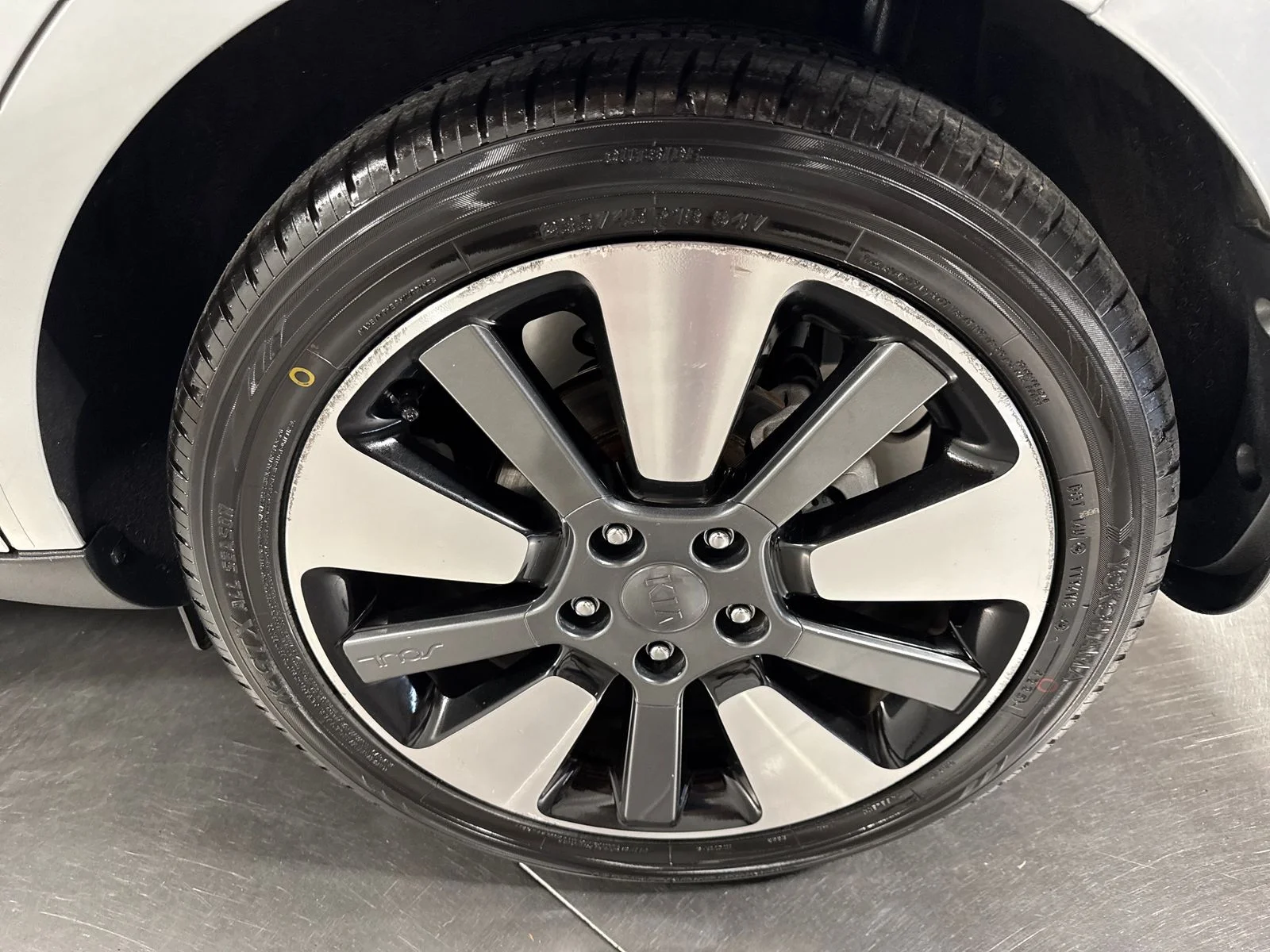 Used 2014 Bright Silver Kia Exclaim image 12