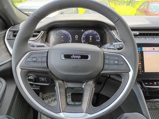 New 2026 Bright White Clear-Coat Exterior Paint Jeep Laredo image 13