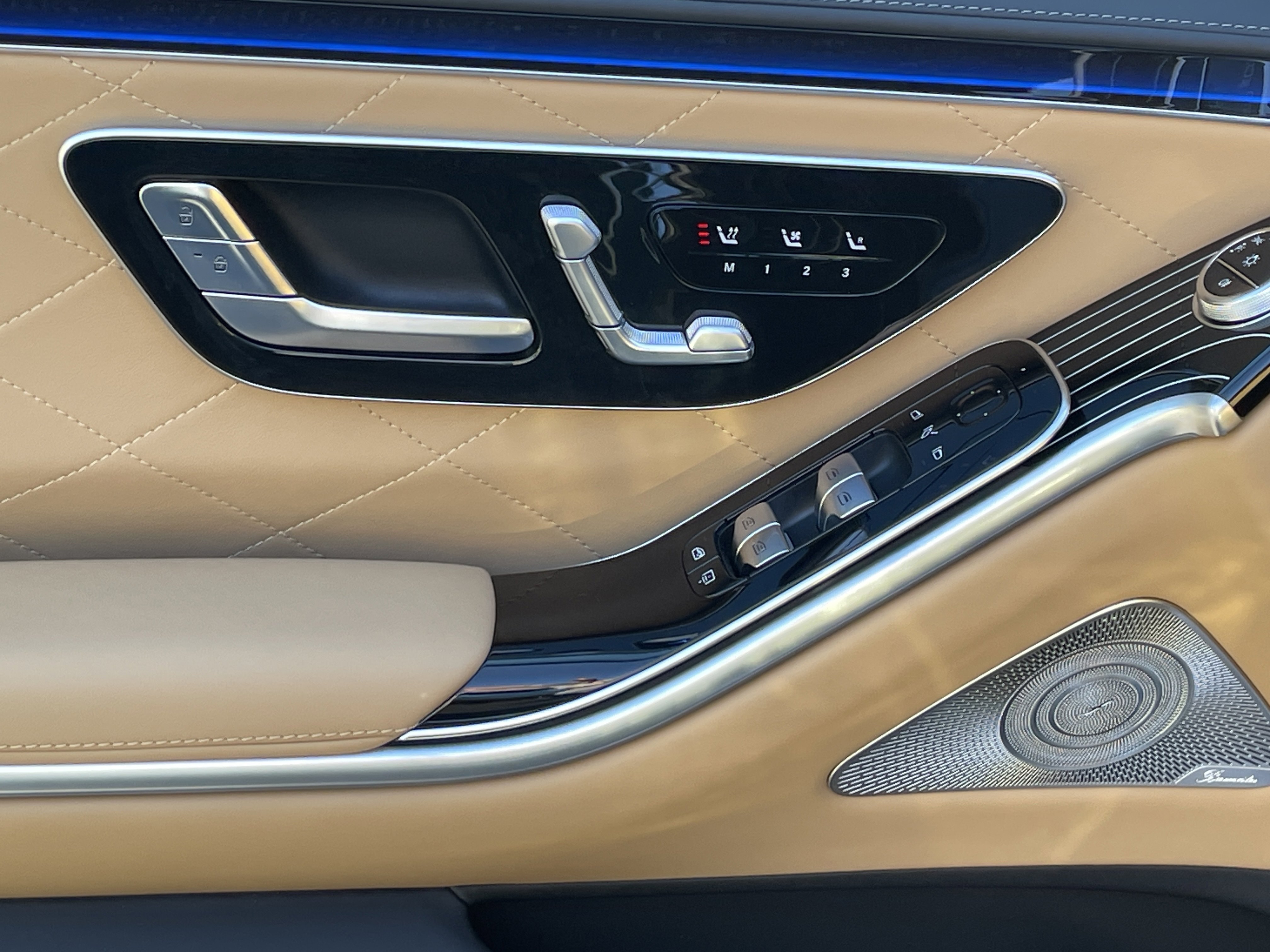 New 2026 MANUFAKTUR Exclusive Allanite Green Metallic Mercedes-Benz S 580 4MATIC® Sedan image 16