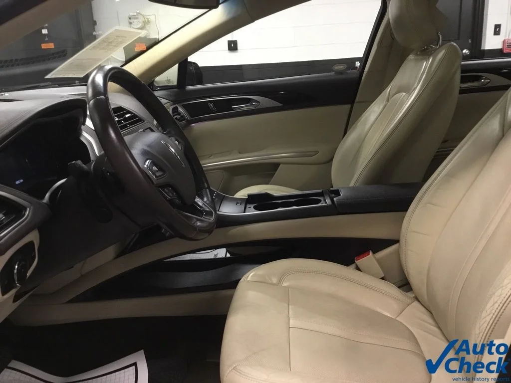 Used 2015 Silver Lincoln Base image 25
