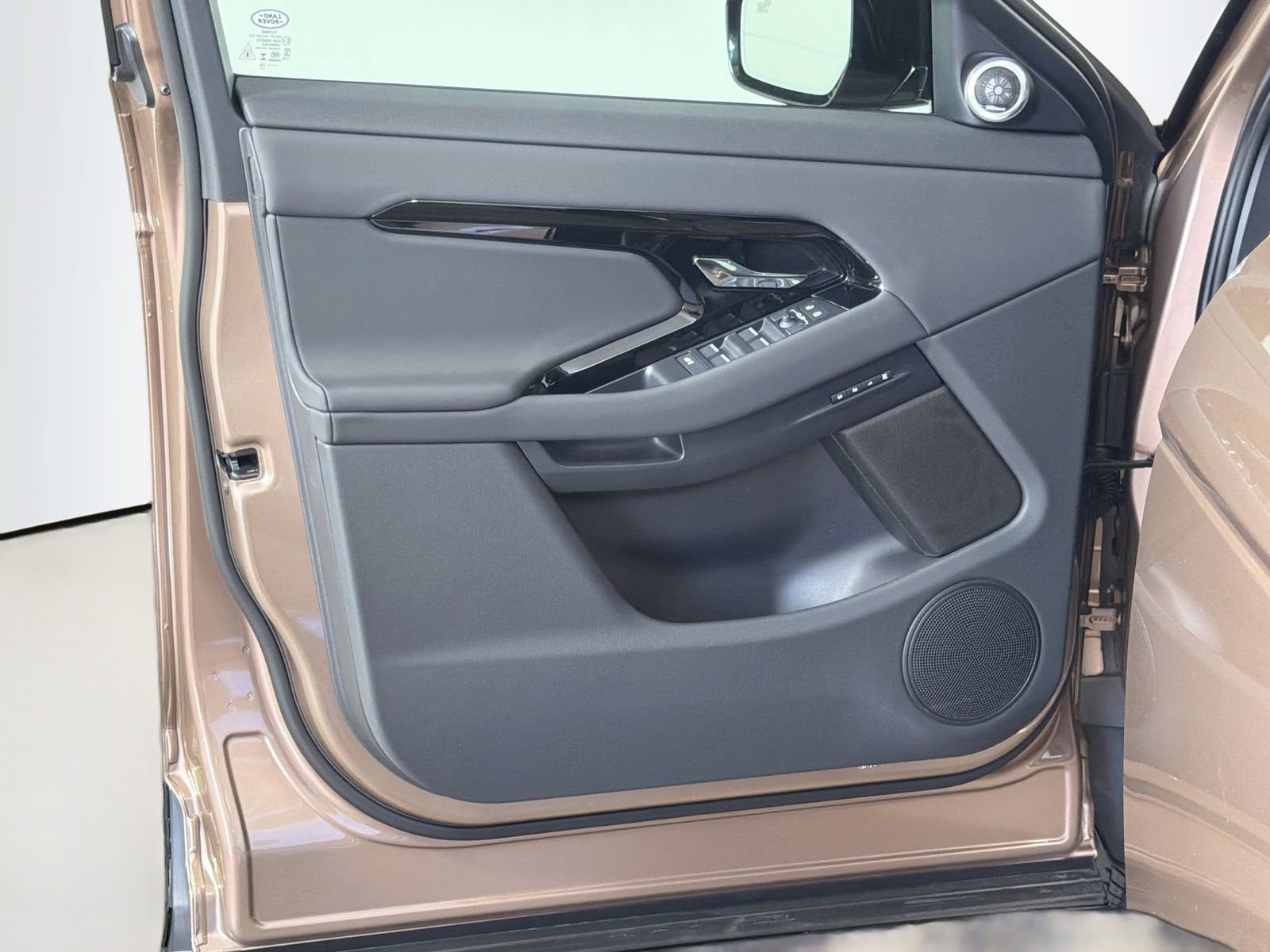 New 2026 Corinthian Bronze Land Rover Hoxton Edition image 21