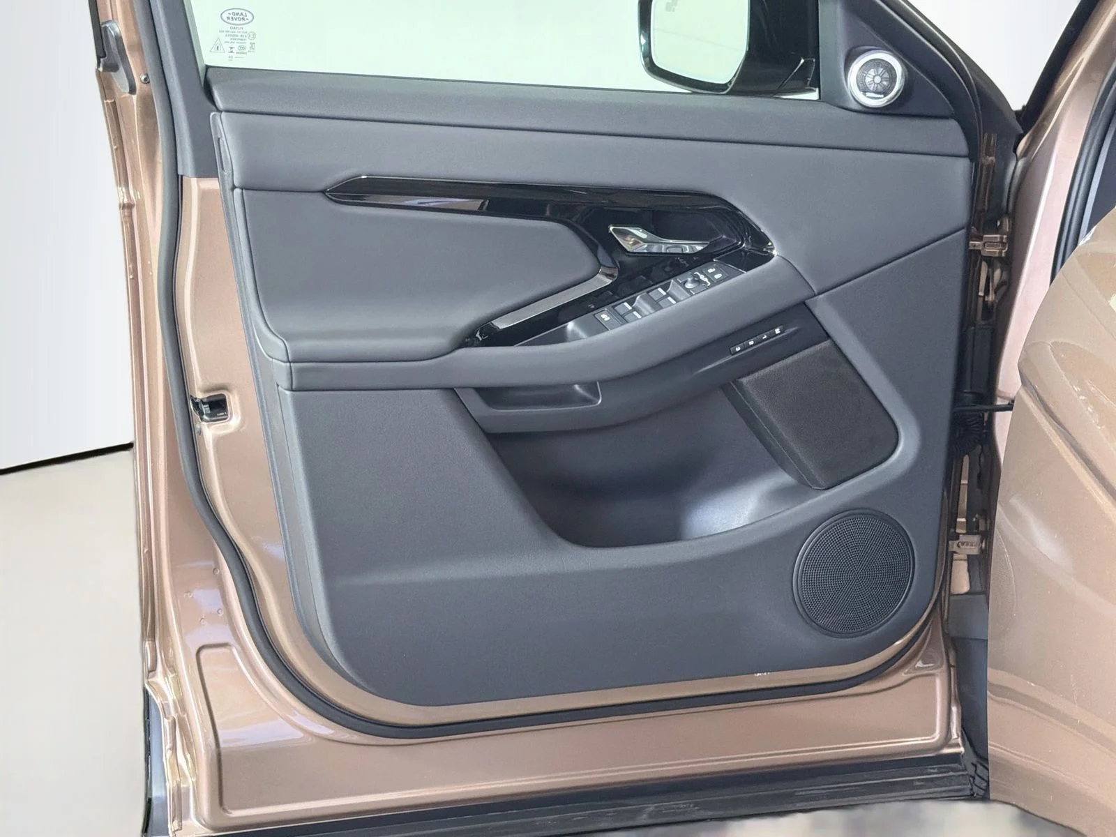 New 2026 Corinthian Bron Land Rover Hoxton Edition image 21