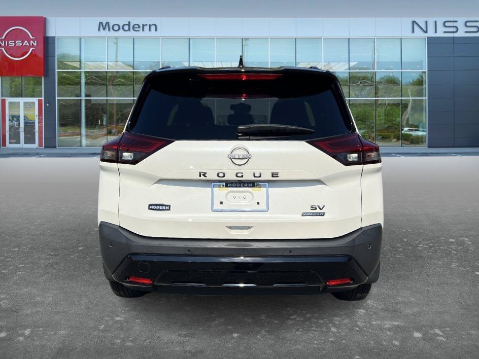 Used 2023 Pearl White Tricoat/Super Black Nissan SV image 6