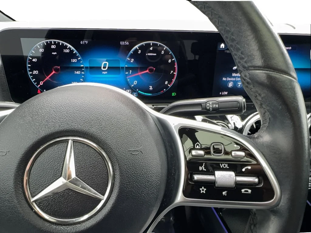 Used 2022 White Mercedes-Benz GLA 250 image 38