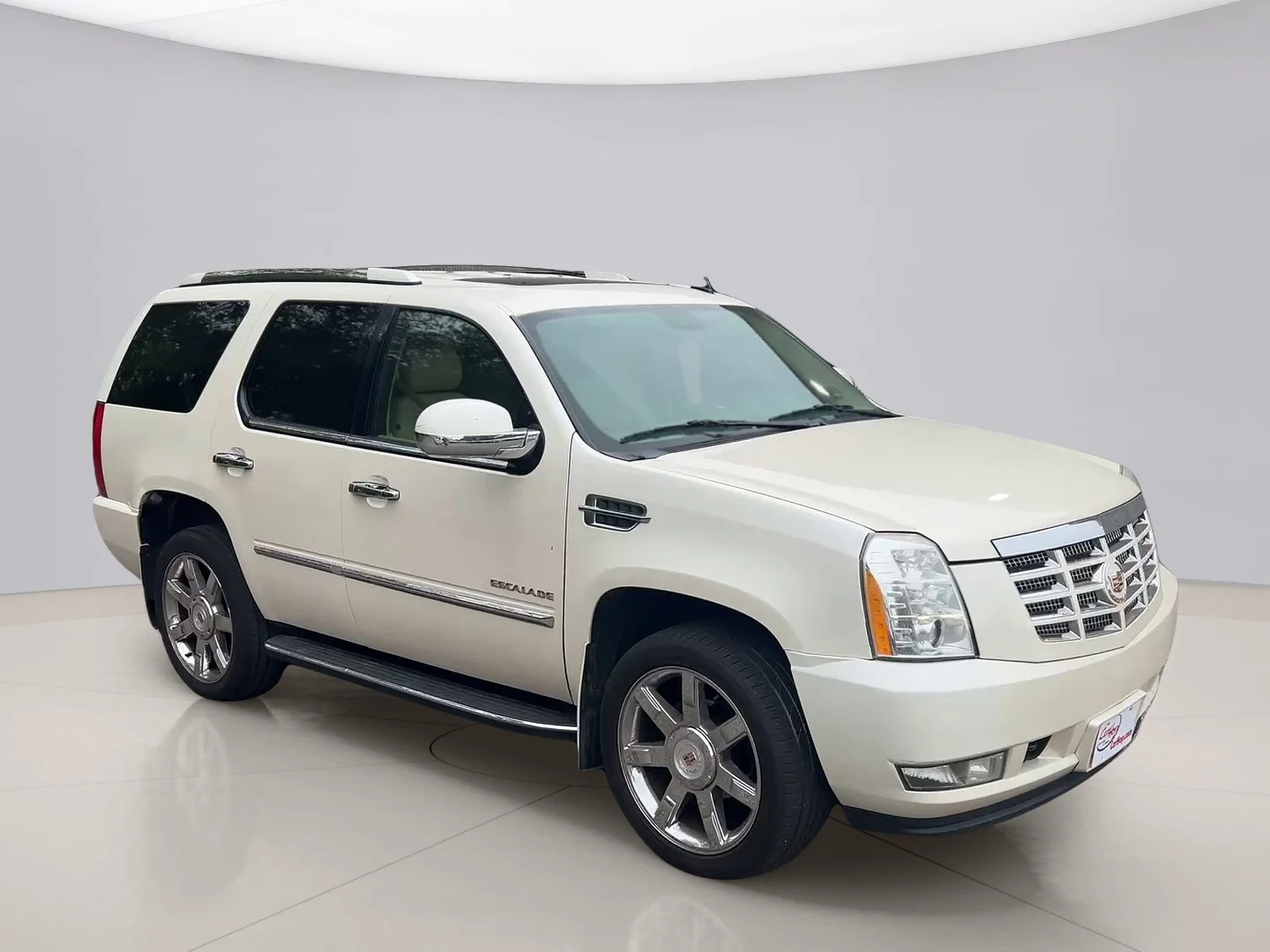 Used 2012 White Cadillac LUXURY image 3