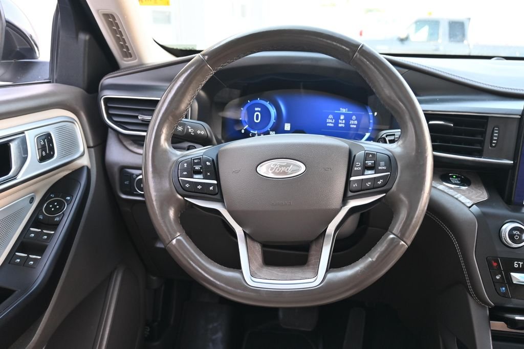 Used 2020 White Metallic Ford Platinum image 36