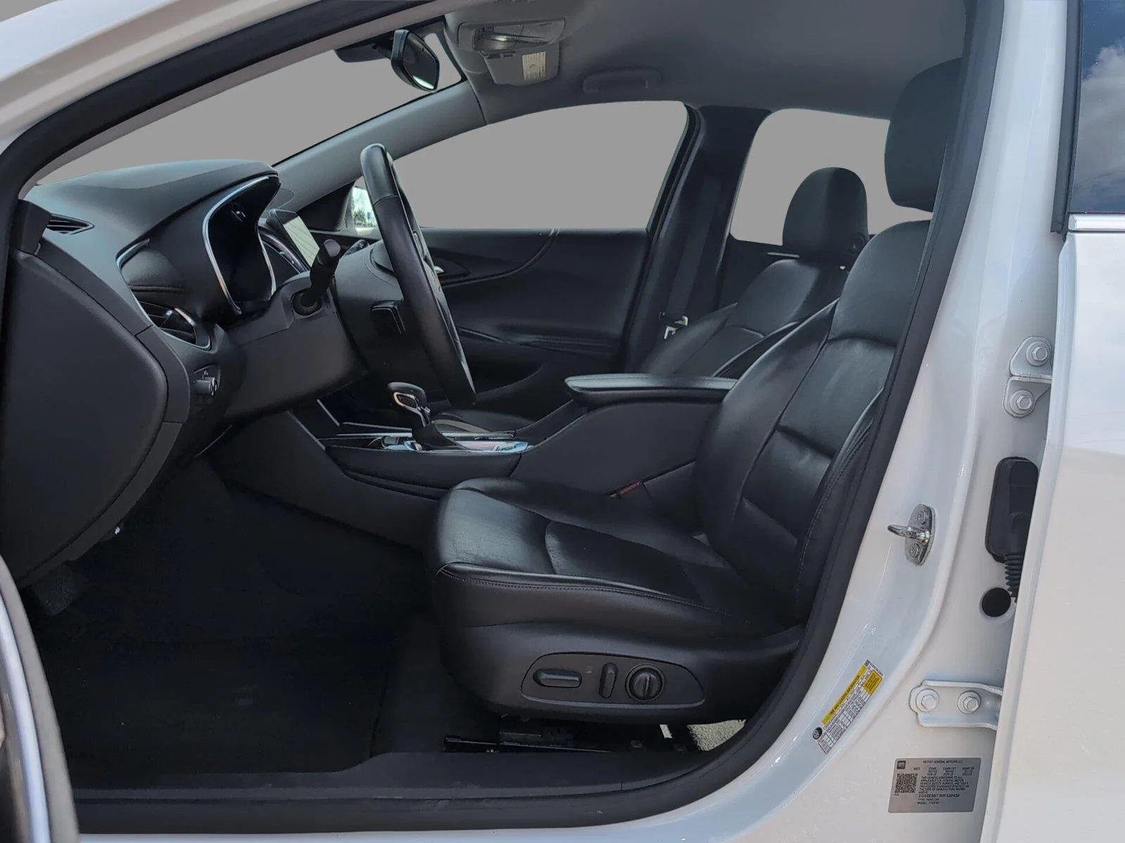 Used 2024 Summit White Chevrolet 2LT image 13