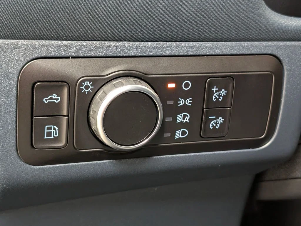 New 2026 Space White Metallic Ford XLT image 9
