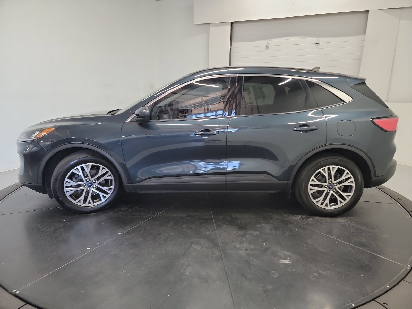 Used 2022 Blue Metallic Ford SEL image 4