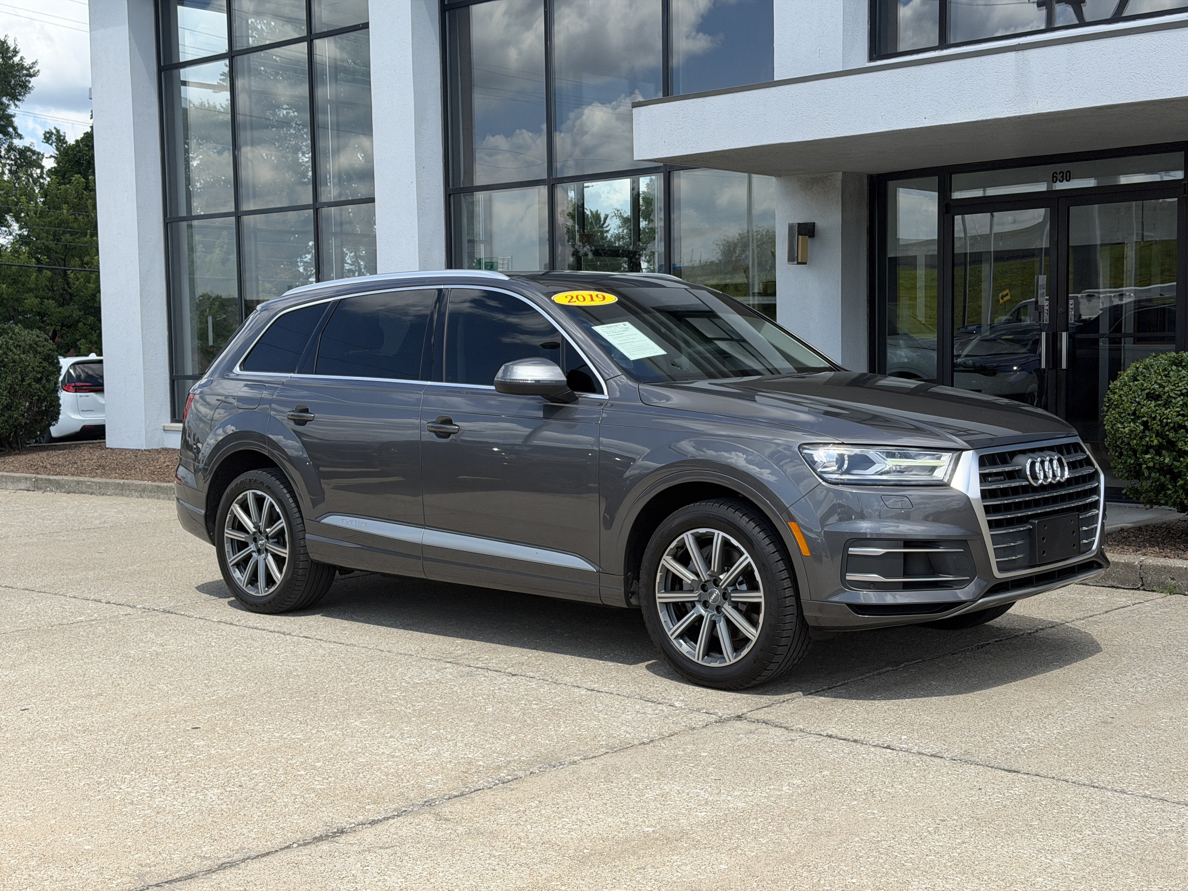 Used 2019 Audi Q7 Premium with VIN WA1AAAF76KD007469 for sale in Jeffersonville, IN