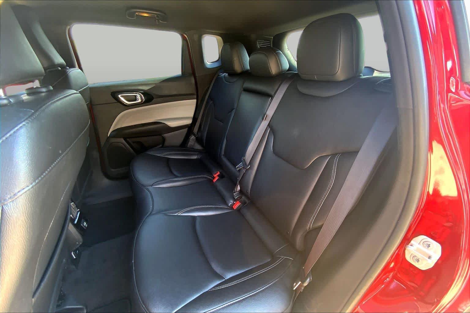 Used 2025 Red Hot Pearlcoat Jeep Limited image 20