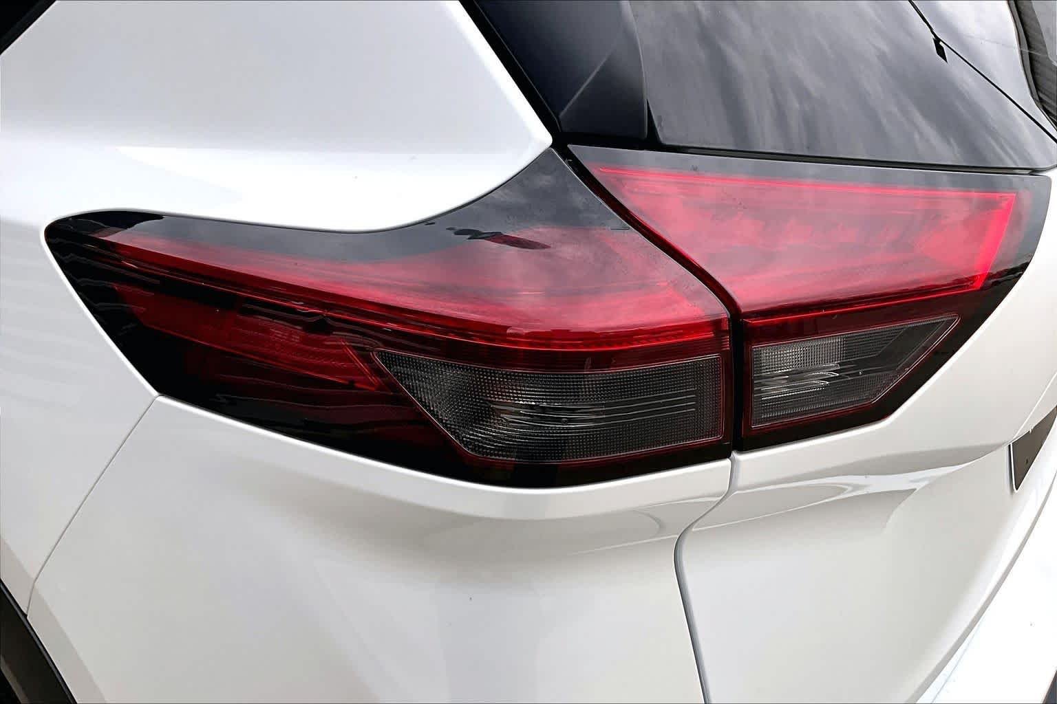 Used 2024 Everest White Pearl Nissan SV image 29