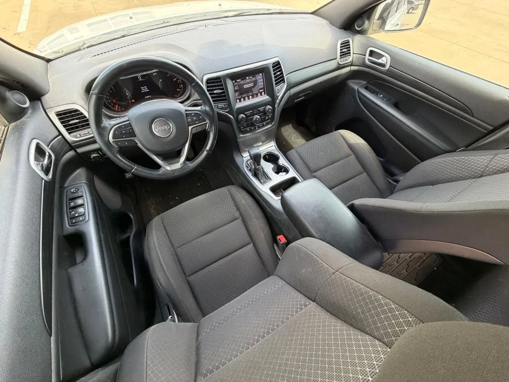 Used 2019 White/off-white Jeep Laredo E image 8