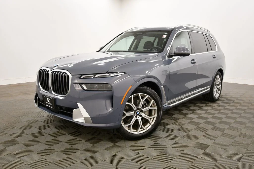 Used 2026 BMW X7 40i with VIN 5UX23EM01T9045602 for sale in Rochester, Minnesota
