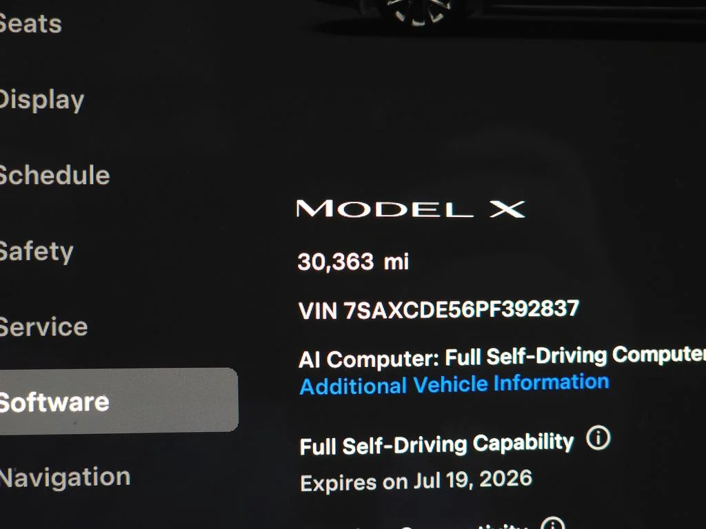Used 2023  Tesla Standard Range image 27