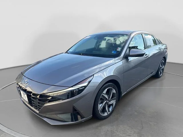 Used 2022 Silver Hyundai Limited image 4