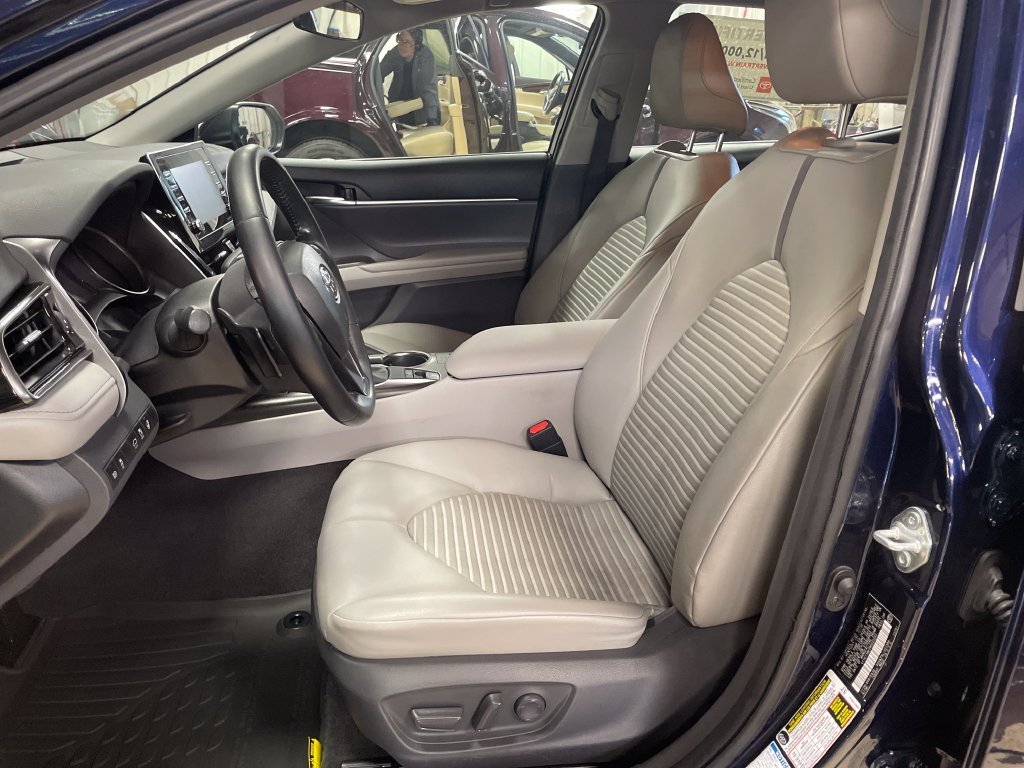 Used 2021  Toyota SE image 12