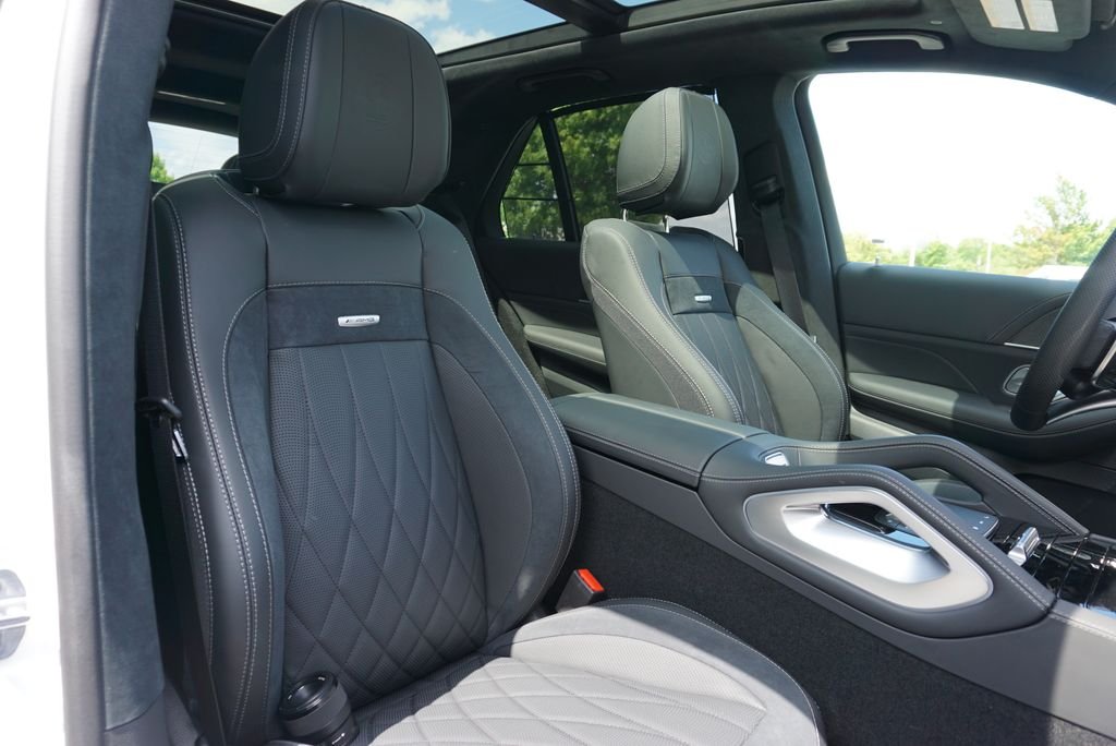New 2026 MANUFAKTUR Moonlight White Metallic Mercedes-Benz GLE 63 S AMG® image 59