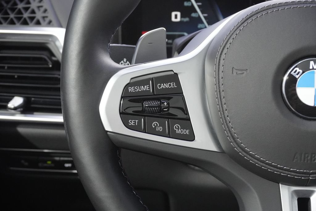 Used 2025 White BMW M60i image 12