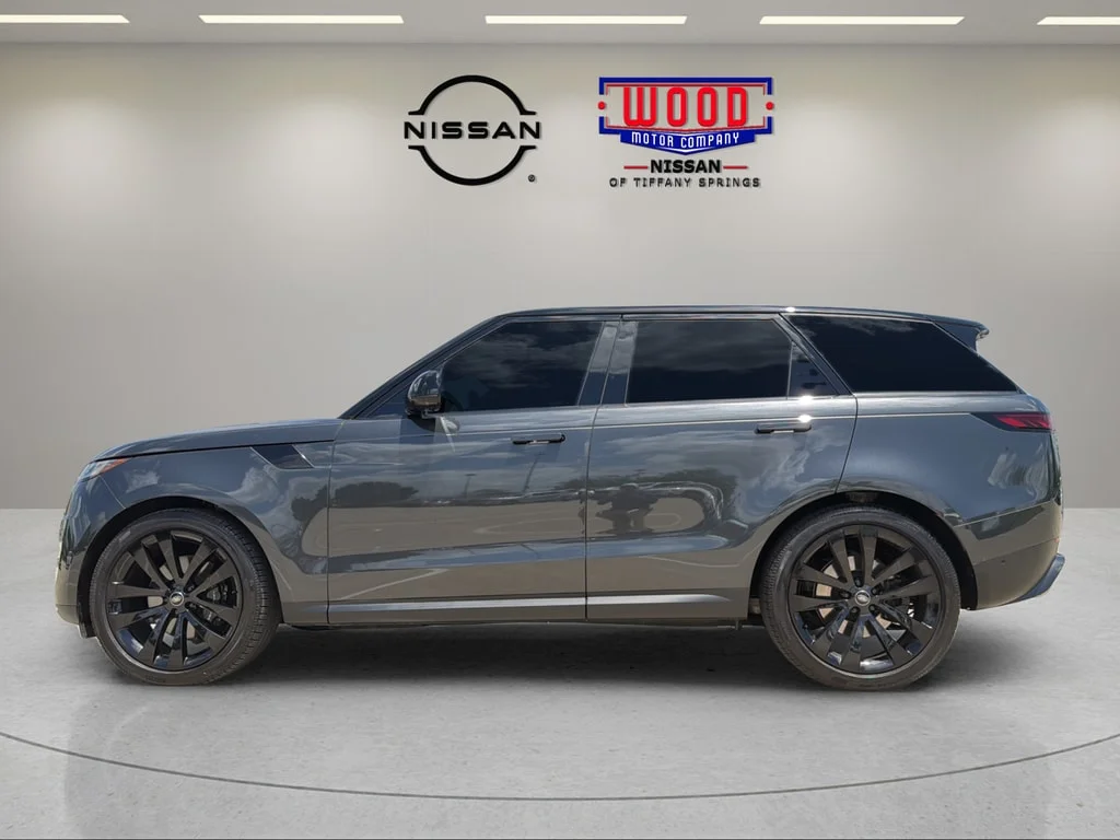Used 2025 Carpathian Gray Premium Metallic Land Rover P360 SE image 5