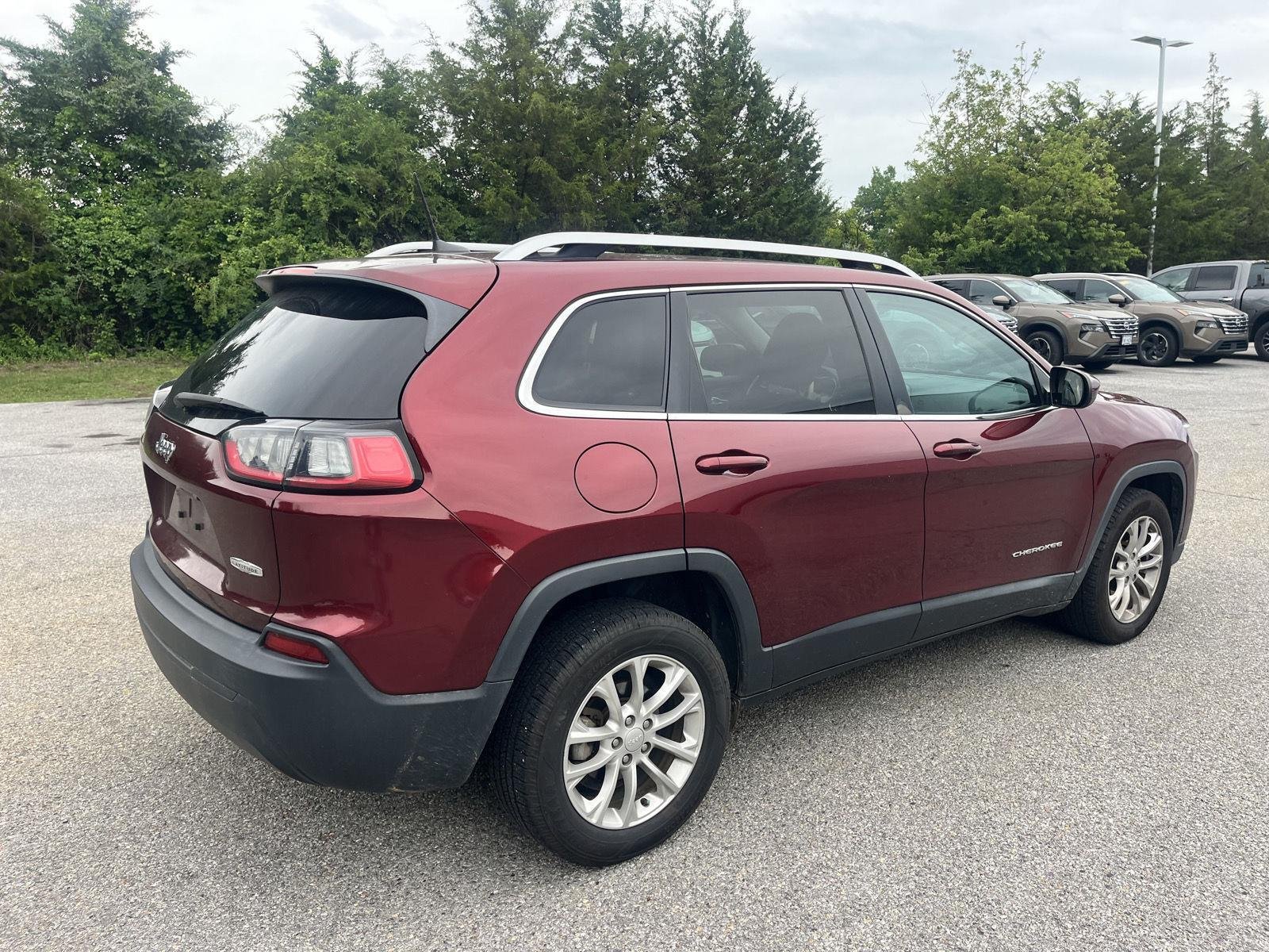 Used 2019 Velvet Red Pearlcoat Jeep Latitude image 7