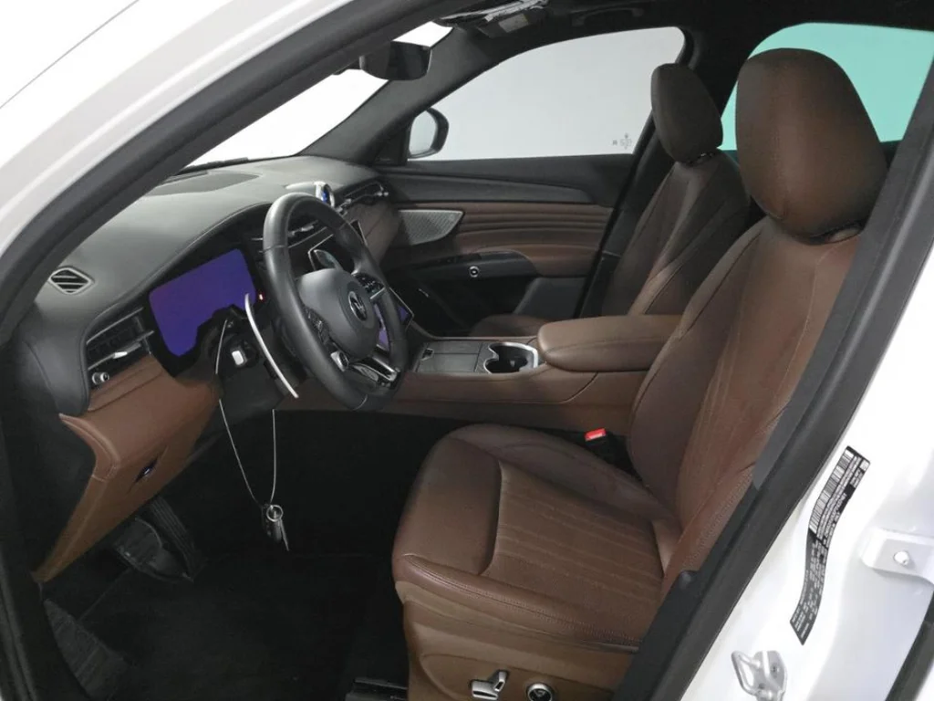 Used 2023 White Maserati GT image 4