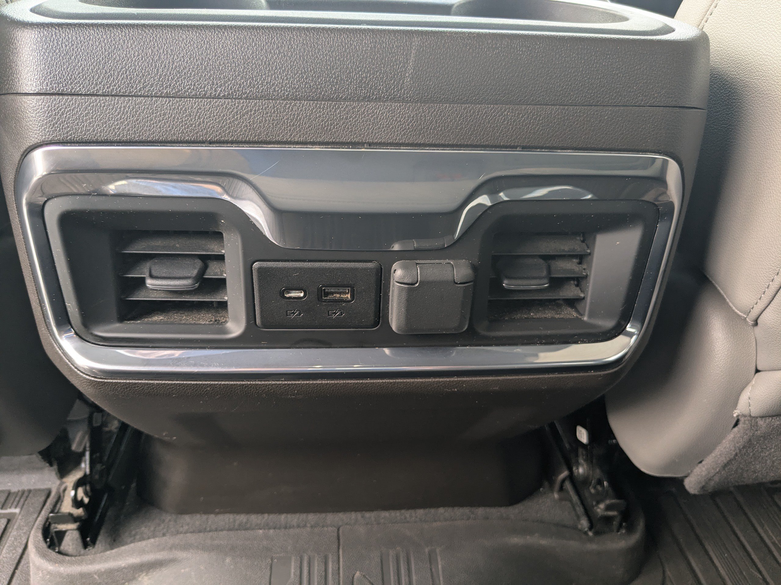 Used 2022 White Frost Tricoat GMC SLT image 14