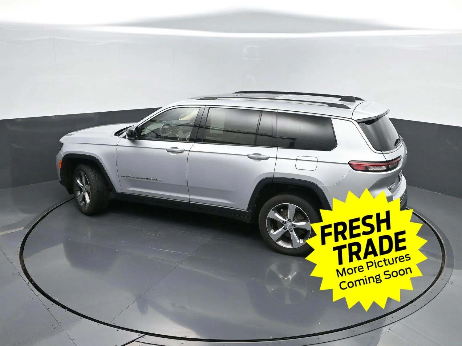 Used 2022 Silver Zynith Jeep Limited image 43