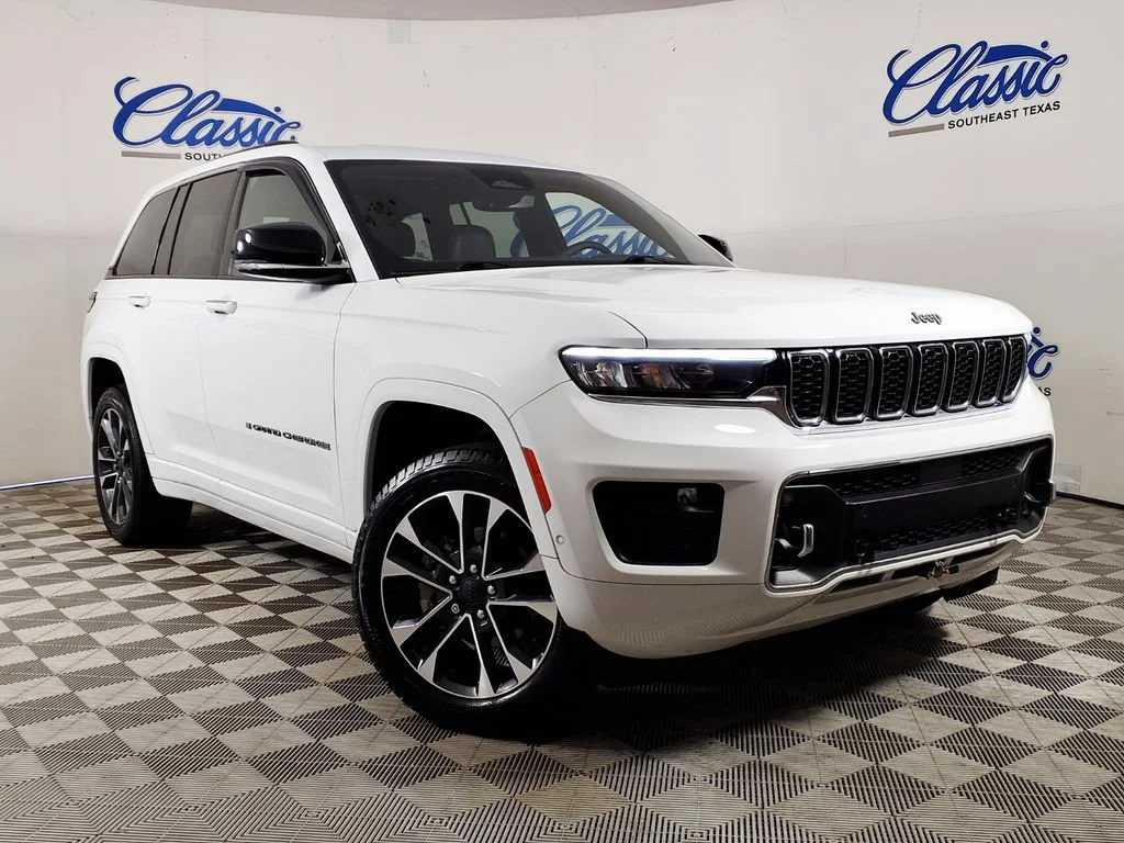 Used 2023 Bright White Cl Jeep Overland image 1