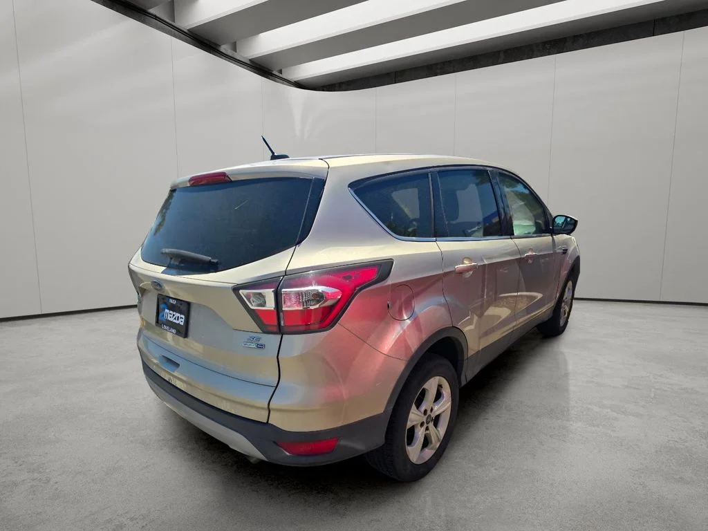 Used 2017 White Gold Metallic Ford SE image 9