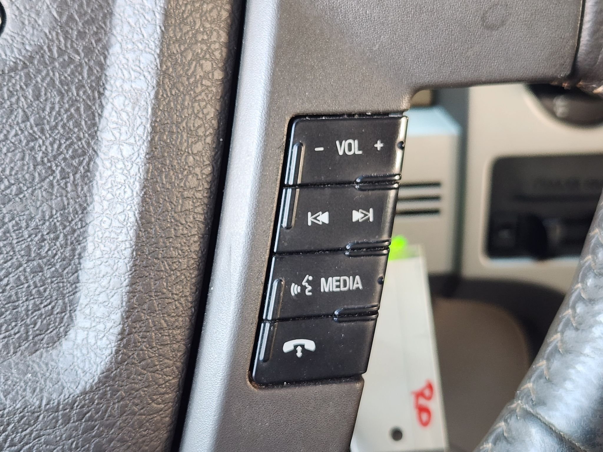 Used 2013 White Platinum Metallic Tri-Coat Ford Lariat image 30