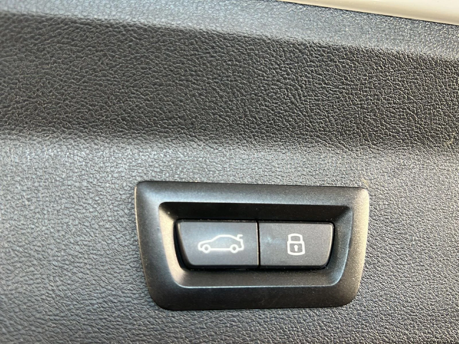 Used 2023 Alpine White BMW xDrive30i image 14