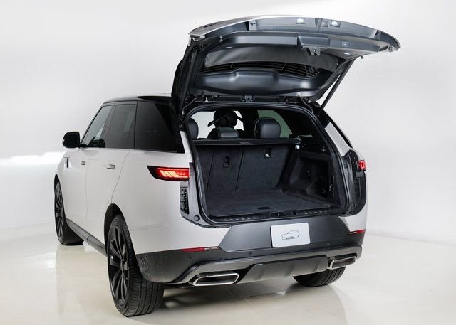 New 2026 Borasco Grey Land Rover SE image 29
