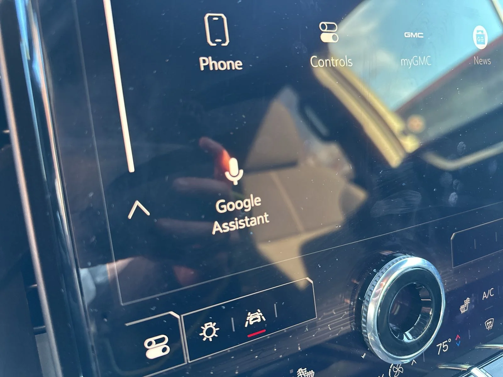 Used 2025 White GMC Elevation image 37