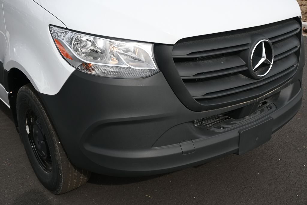 Used 2025  Mercedes-Benz Cargo 144 WB image 30