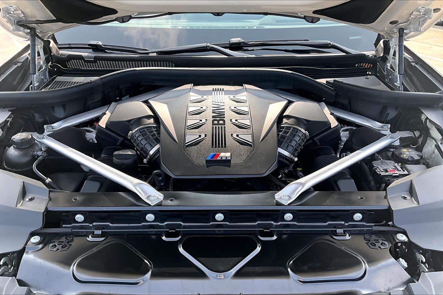 Used 2024 Mineral White Metallic BMW M60i image 31