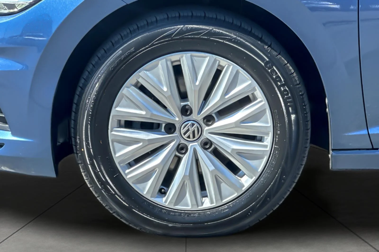 Used 2019 BLUE METALLIC Volkswagen S image 23