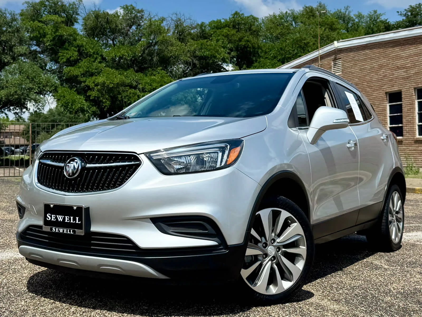 2017 Buick Encore Preferred's photo