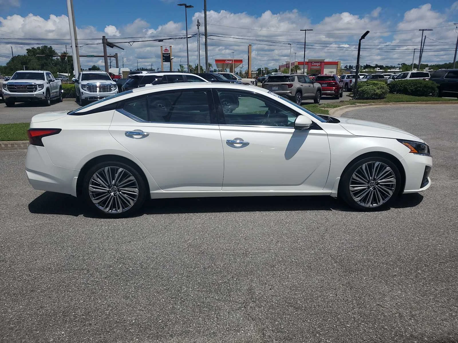 Used 2024 White Nissan 2.5 SL image 7