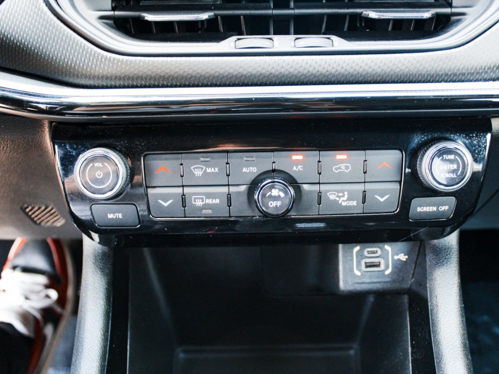 Used 2024  Jeep Trailhawk image 17