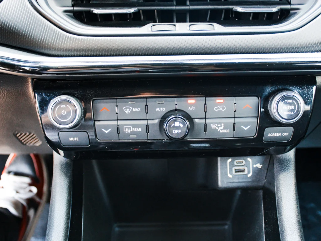 Used 2024  Jeep Trailhawk image 17