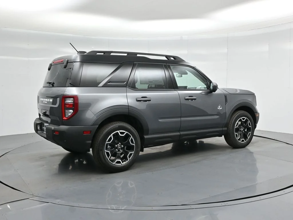 New 2025 Carbonized Gray Metallic Ford Outer Banks image 31