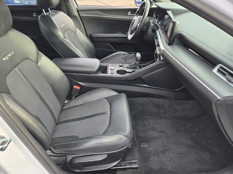 Used 2022 White Pearl KIA GT-LINE AUTO AWD image 15