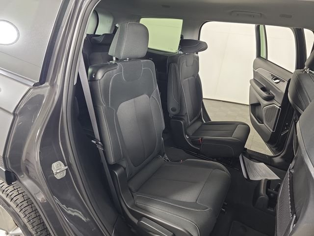 Used 2022 Gray Jeep Laredo image 27