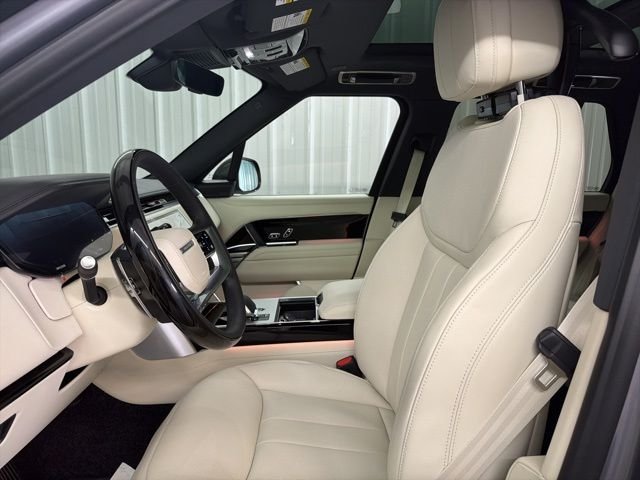 New 2026 Eiger Grey Land Rover SE image 9